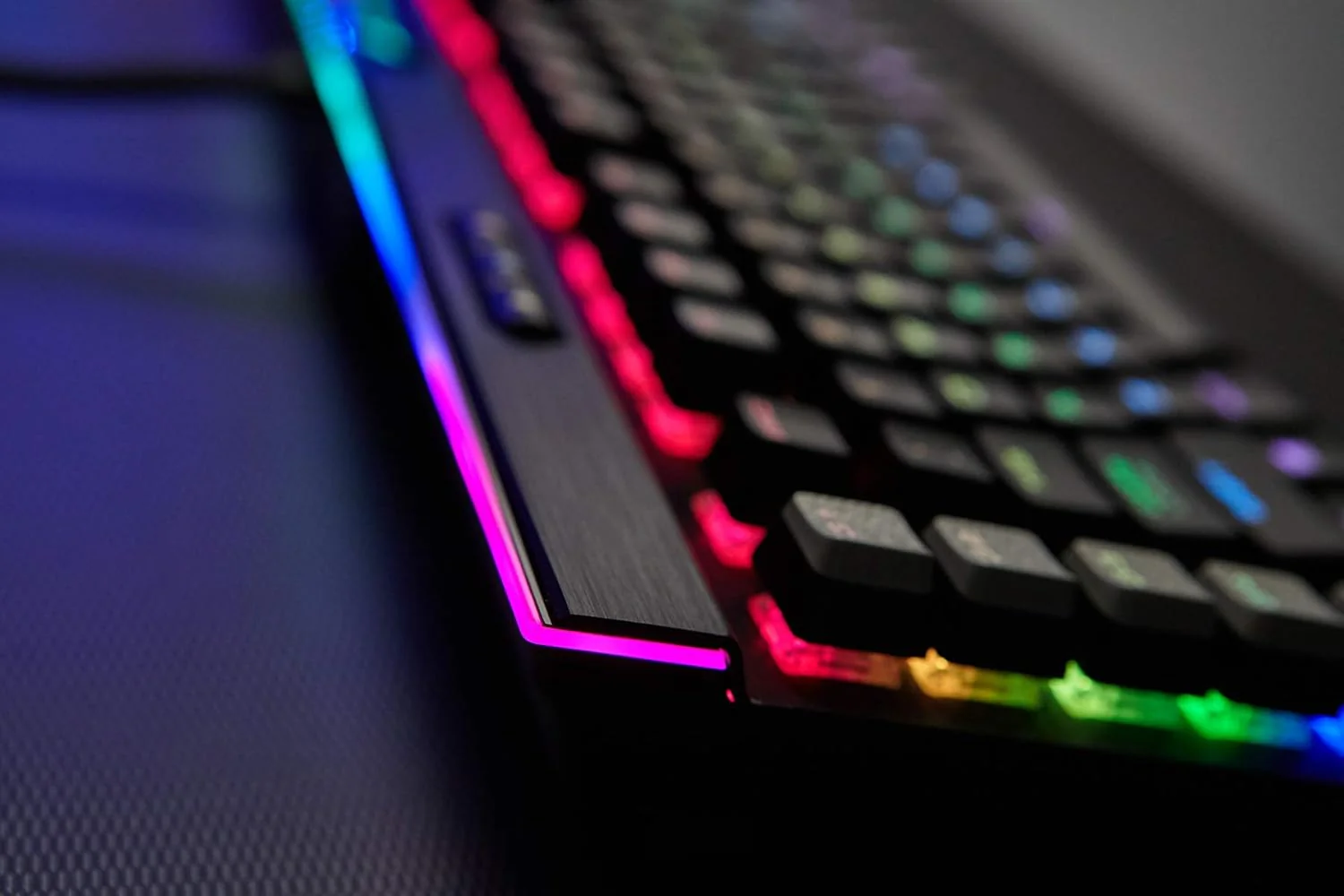 Corsair Clavier K95 RGB PLTN MX Speed Noir Ref: CH-9127014-FR - Image 2